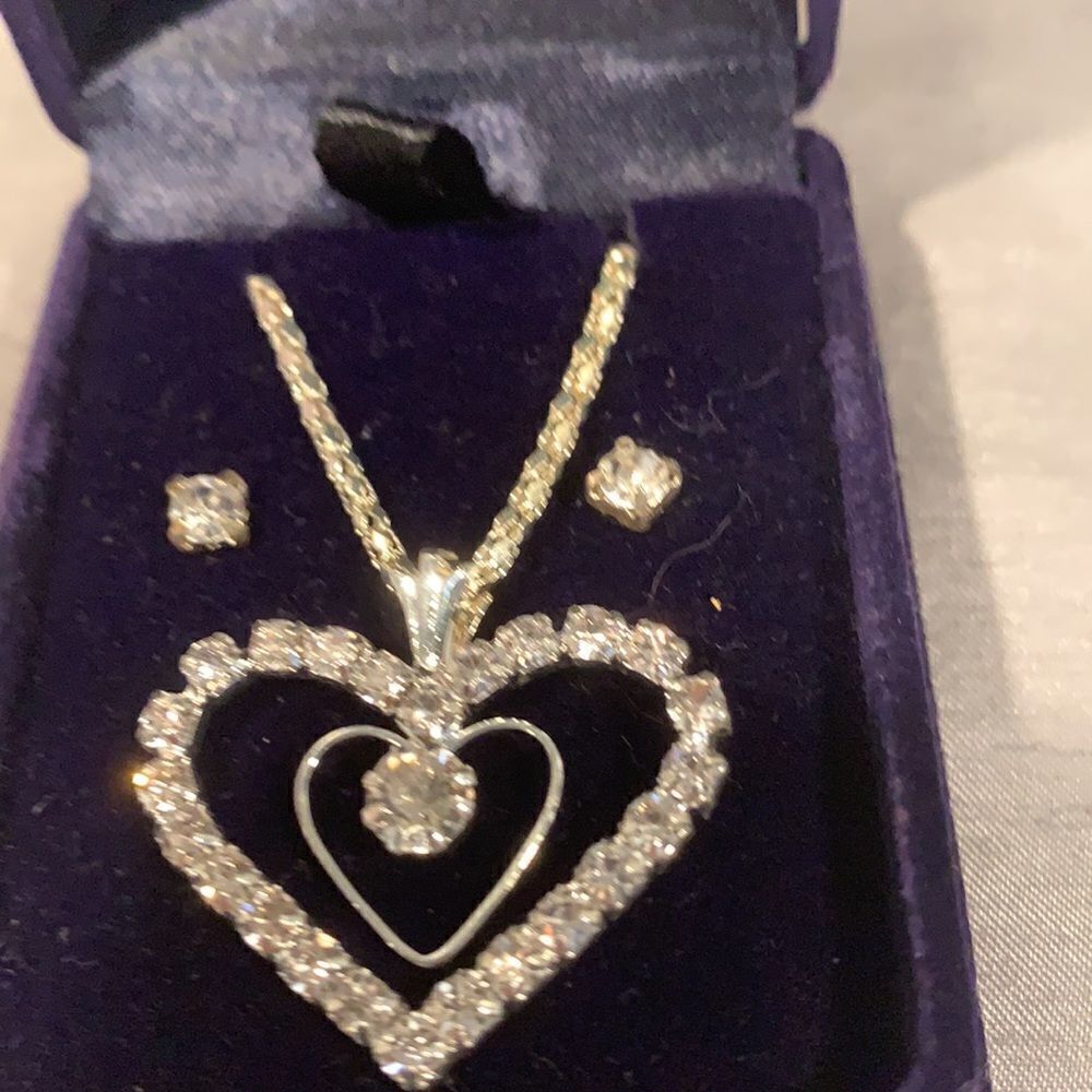 Heart and earrings bundle - Picture 2 of 4